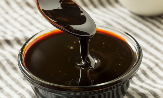 Mật rỉ đường có màu nâu đen