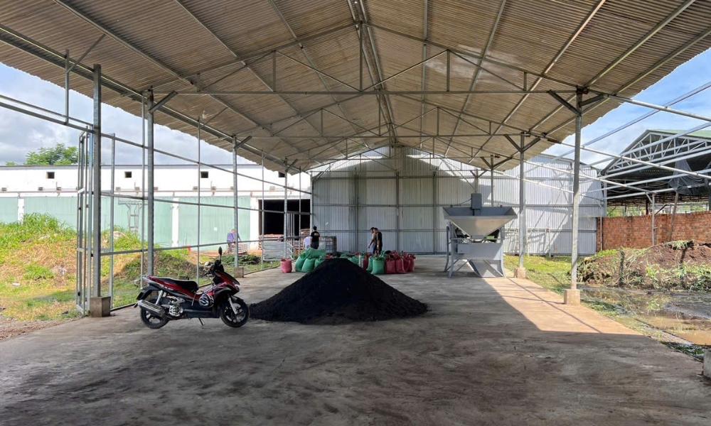 Bảo quản biochar dưới mái che